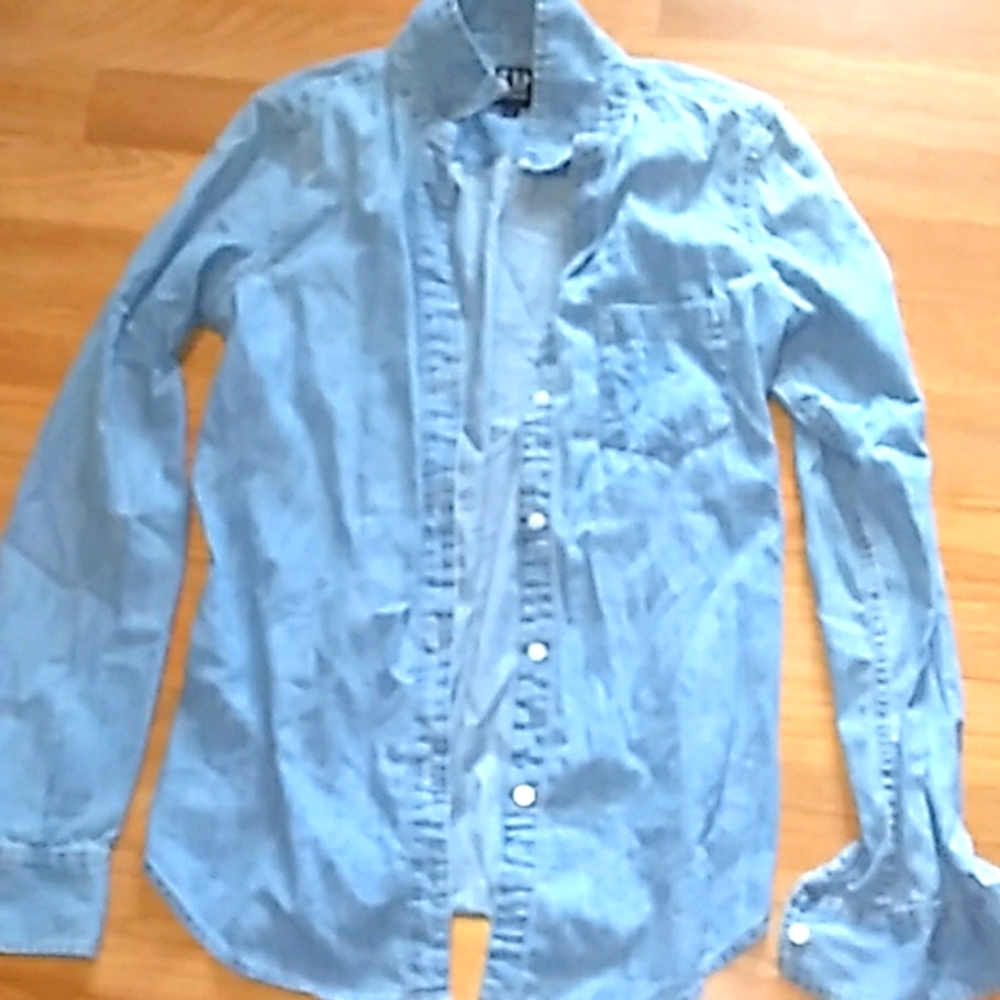 Long sleeve button up tee